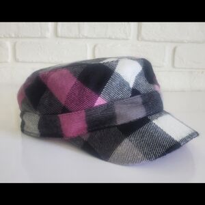 Chic Plaid Women's Newsboy Cap in Pink and Black